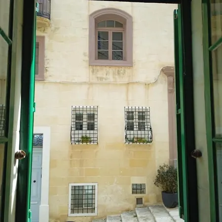 Townhouse Near Upper Barrakka Gardens